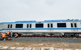 Ảnh: Cận cảnh lắp ráp tàu Metro số 1 vào đường ray tạm ở Sài Gòn