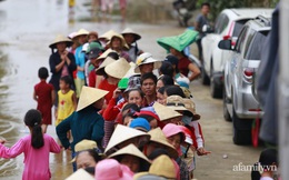 Câu chuyện cứu trợ sau trận "đại hồng thủy" ở Quảng Bình: Điều tiết thế nào để tránh tình trạng người dân nơi thừa, nơi thiếu