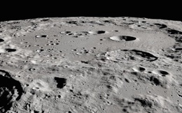 Phát hiện chấn động của NASA về Mặt Trăng: Nước nhiều hơn chúng ta tưởng
