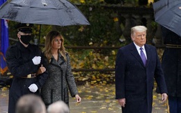 Lần đầu xuất hiện công khai cùng ông Trump sau ngày bầu cử, bà Melania có "động thái lạ" gây bão dư luận