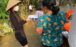 Vụ Thủy Tiên dừng phát tiền cứu trợ ở Hải Lăng - Quảng Trị vì thấy người nhận tiền đeo vàng: Chủ tịch xã lên tiếng lý giải