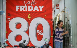 Nơi chen nhau, nơi lác đác vài khách trong ngày Black Friday