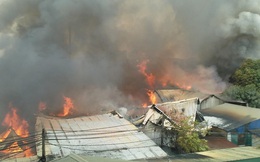 Hà Nội: Cháy lớn kinh hoàng tại xưởng sản xuất đồ gỗ, thiêu trụi nhiều nhà xưởng