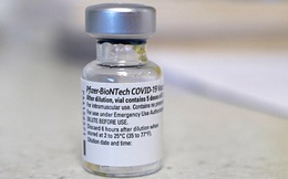 Tại sao hội anti-vax lại tin vắc-xin COVID-19 chứa vi mạch do Bill Gates cài vào?
