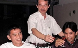 Phóng viên Thái Lan kể chuyện bầu Đức dạy Kiatisuk uống rượu kiểu Việt Nam