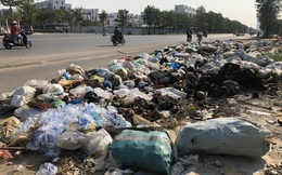 Hàng loạt 'bãi rác' tự phát gây ô nhiễm đường phố Hà Nội