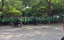 Tài xế GrabBike tụ tập, diễu hành quanh hồ Hoàn Kiếm liệu có bị xử phạt?