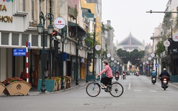 Phố phường Hà Nội tĩnh lặng sau lệnh đóng cửa quán xá của Thủ tướng