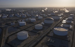 Bloomberg: Giá dầu hoàn toàn có thể về -100 USD/thùng trong tháng tới