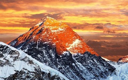 Truyền hình Trung Quốc nhận Everest là của mình, dân mạng Nepal đăng đàn đòi lại