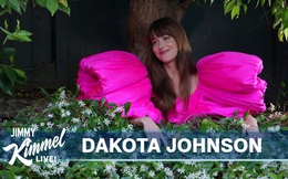 Ngọt ngào nữ tính, Dakota Johnson đầy sức hút trong mẫu thiết kế của Công Trí