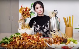 Vlogger Trung Quốc khai phá con đường mới: "Thánh ăn công sở" độc đáo với cách nấu riêng biệt, "Tiên nữ đồng quê" thu nhập hàng chục tỷ đồng mỗi năm