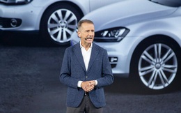 Đấu đá nội bộ, CEO Volkswagen mất chức, phải xin lỗi công khai để được hỗ trợ công việc