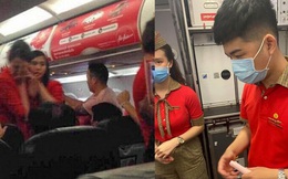Nữ hành khách ném điện thoại vào tiếp viên hàng không bị cấm bay