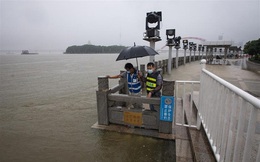 Trung Quốc: Mưa lớn xối xả, Vũ Hán mênh mông nước lụt
