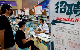 Giải cứu thị trường lao động, các ngân hàng lớn của Trung Quốc đồng loạt tuyển dụng hàng trăm nghìn sinh viên mới ra trường bất chấp lỗ nặng
