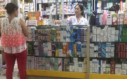 Dân 'mỏi mắt' tìm mua khẩu trang y tế ở chợ thuốc lớn nhất Hà Nội