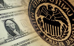 Fed cho cả thế giới vay tiền, đồng USD ngạo nghễ giữ ngôi vương