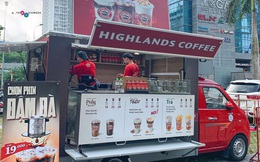 Highlands Coffee đổ bộ đường phố Hà Nội: Đầu tư hẳn ô tô lưu động, giá rẻ hơn 16.000 đồng