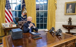 Bức tượng bán thân sau lưng TT Biden có gì đặc biệt mà khiến người Mỹ phấn khích bật dậy?