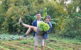 Vợ "rủ" chồng bỏ Sài Gòn lên rừng trồng macca và cà phê, tiết lộ thu nhập tốt hơn khi ở thành phố