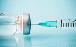 Bloomberg: Những điều bạn cần biết về phản ứng phụ khi tiêm Vaccine Covid-19
