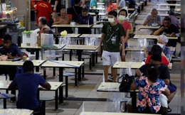 Covid-19: Tiêm đủ 83% dân số, tại sao Singapore vẫn "run chân quá mức"?