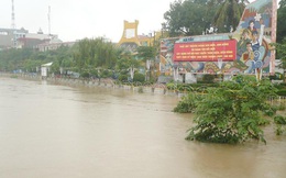 Nước sông, hồ tại Hà Nội đang dâng cao gây ngập úng tại một số khu vực