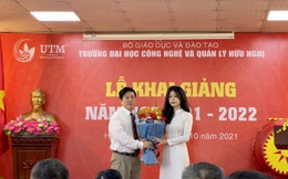 Lễ Khai giảng đặc biệt của sinh viên Trường Đại học Công nghệ và Quản lý Hữu Nghị (Hà Nội)