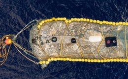 Thu gom hơn 9.000 kg rác trong mỗi chuyến đi, tấm lưới nổi dài 800m này vừa chứng minh được khả năng làm sạch đại dương của mình