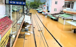 Ảnh: Toàn cảnh ngập lụt nhiều nơi ở miền Trung khiến 3 người mất tích, giao thông bị chia cắt
