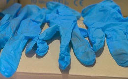 Tiết lộ gây sốc: Hàng chục triệu găng tay y tế dính bùn, vấy máu được phù phép để vào Mỹ từ một quốc gia Đông Nam Á