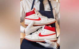 Bỏ hơn 1 triệu USD mua đôi giày Nike cũ