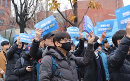 CNN: Nam giới Hàn Quốc biểu tình vì bị chê ‘ngắn’, đòi quyền bình đẳng cho cánh mày râu
