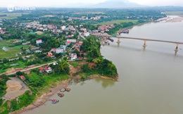 Hà Nội: Cận cảnh hơn 100m bờ đê sông Hồng bị sạt lở, hàng chục hộ dân sống trong lo lắng