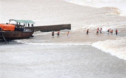 Vụ đoàn cán bộ Quảng Trị gặp nạn trên sông Thạch Hãn: Tìm thấy thi thể vị giám đốc nổi lên mặt nước sau 5 ngày mất tích