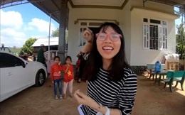 Mạnh tay cọc 200 triệu đồng, Thơ Nguyễn mua xe hơi tặng mẹ đi buôn rau, chở phân lên rẫy