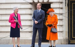 Nữ hoàng Anh đưa ra tuyên bố mới hệt như "tạt gáo nước lạnh" vào vợ chồng Meghan