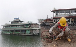 Hà Nội: Tháo dỡ "nghĩa địa du thuyền" - điểm ăn chơi nức tiếng một thời ở Hồ Tây