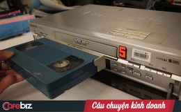 Chán ngồi nhà xem Netflix mùa dịch, dân Mỹ bắt đầu hoài cổ, lập hội "chơi" băng nhựa VHS thời thập niên 1980 - 1990