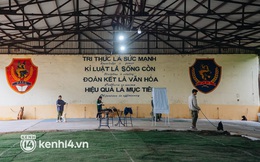Ngộ nghĩnh "học kỳ quân đội" của những chú cún ở Hà Nội: Không đủ điểm tốt nghiệp thì phải... học lại