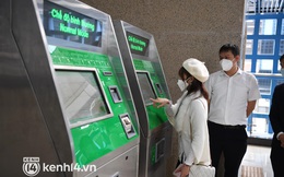 Ngày đầu tiên bán vé chính thức metro Cát Linh - Hà Đông, khá nhiều hành khách đã trải nghiệm từ sáng sớm