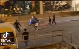 Clip CSGT quây bắt 40 thanh thiếu niên tổ chức đua xe gây náo loạn phố Hà Nội trong đêm