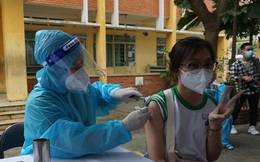 Sáng nay học sinh THPT tại Hà Nội bắt đầu được tiêm vắc xin