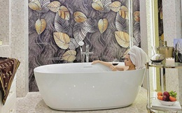 Phòng tắm nhà người nổi tiếng sang chảnh cỡ nào: Hương Giang chuộng thiết kế hoàng gia, Quỳnh Anh Shyn phối màu với cảm hứng từ Hy Lạp
