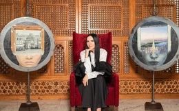 Người phụ nữ Dubai gắn 10.000 viên kim cương lên khung tranh