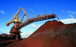 Nghịch lý giá quặng sắt tăng vọt khi tồn trữ cũng tăng