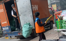 Phản cảm cảnh bưu phẩm bị nhân viên giao hàng quăng quật không thương tiếc ở Hà Nội: Khách hàng xót xa, công ty chuyển phát lên tiếng