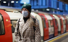 Anh ghi nhận hơn 10.000 ca nhiễm Omicron trong 24 giờ, London ban bố tình trạng khẩn cấp