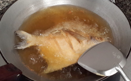 3 kiểu chế biến cá khiến "ngấm đầy" dầu mỡ và mất hết dinh dưỡng, các bà nội trợ nên biết kẻo mang ung thư về cho gia đình
